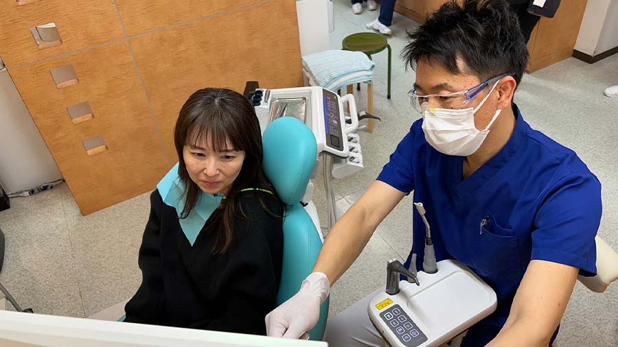 南大沢の歯医者、サンライズ歯科のドクターによるカウンセリングの写真