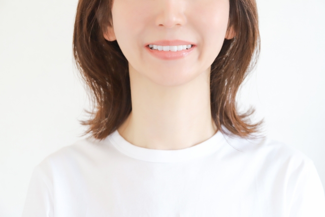 笑顔の女性 デンタルケアイメージ